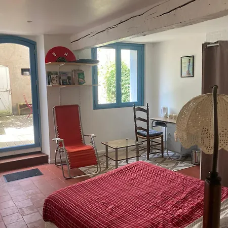 Bed & Breakfast D'hote Avec Cour Privative